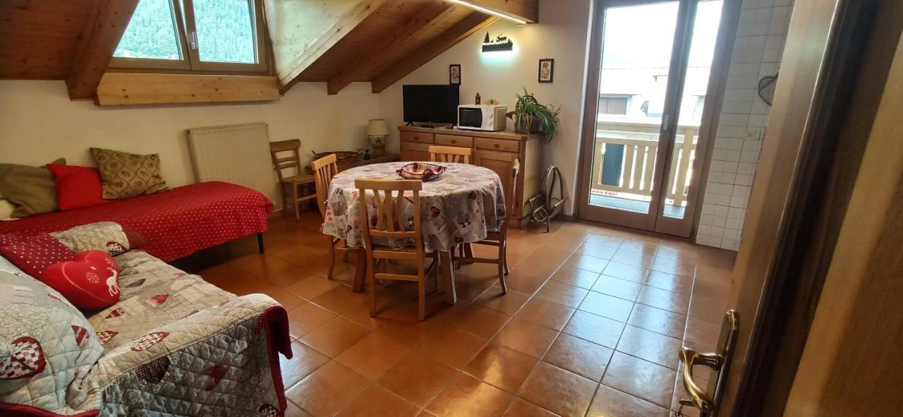Mansarda a Carciato, trilocale in montagna Apartment Dimaro Exterior foto