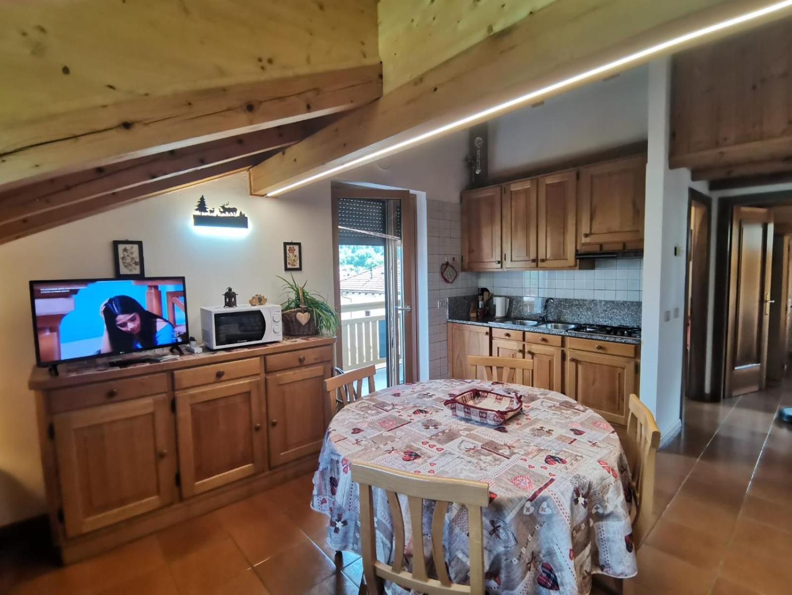 Mansarda a Carciato, trilocale in montagna Apartment Dimaro Exterior foto
